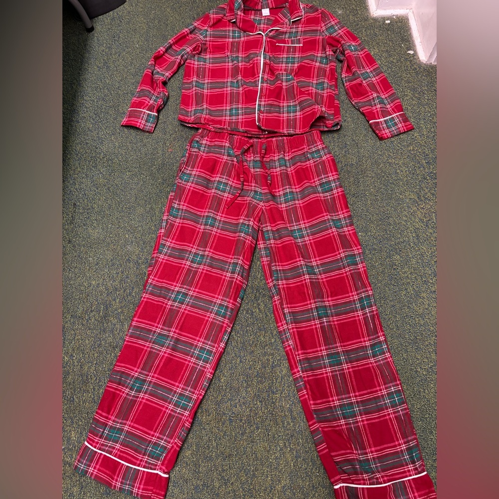 Liz Claiborne Red Plaid Women's Pajama Set